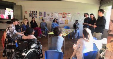 evento sul femminismo in francia gruppo di giovani in attività