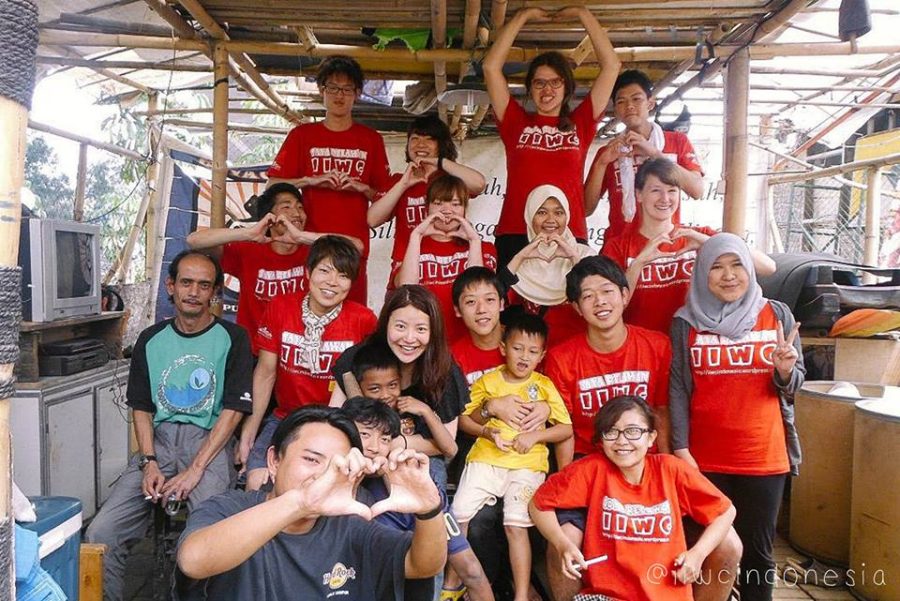 Gruppo di persone in un progetto in Indonesia